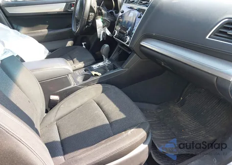 2018 Subaru Outback 2.5I Premium z USA, uszkodzony, nr VIN 4S4BSACCXJ3292461